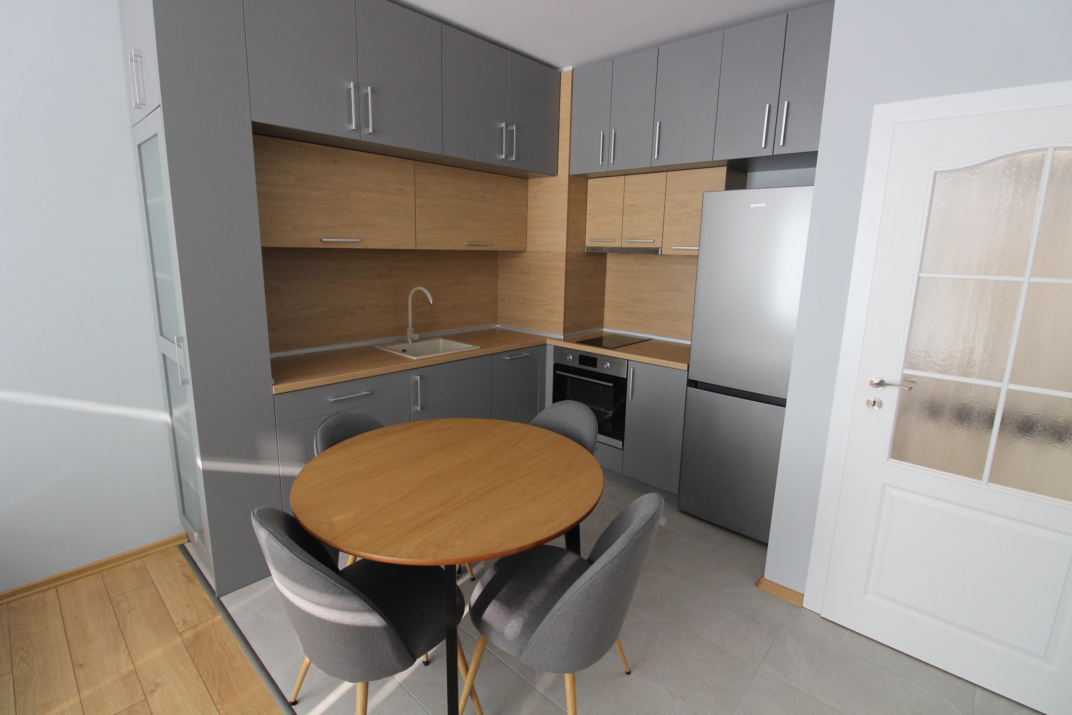 Продава 2-стаен апартамент, кв.Дружба 2