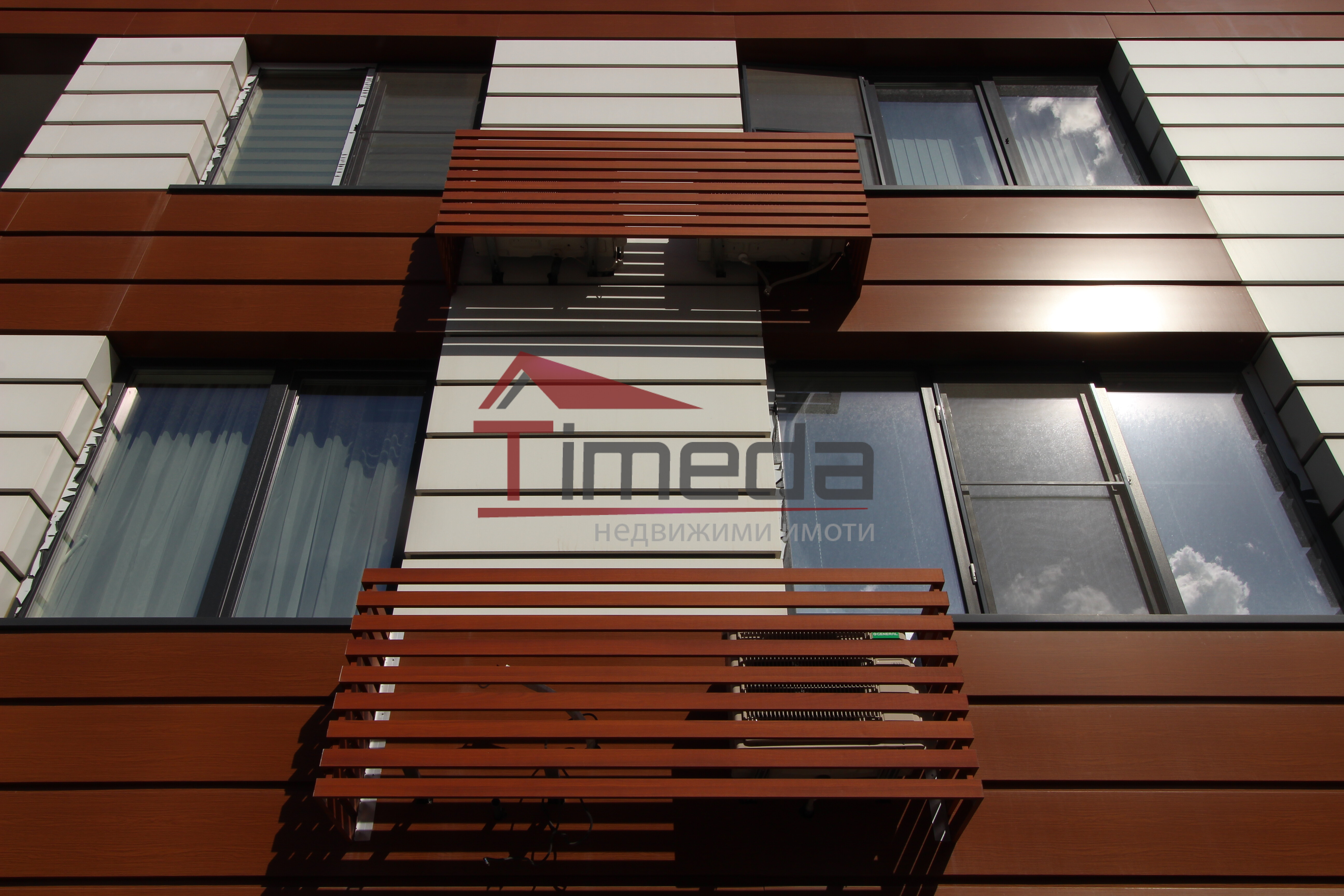Продава 3-стаен апартамент