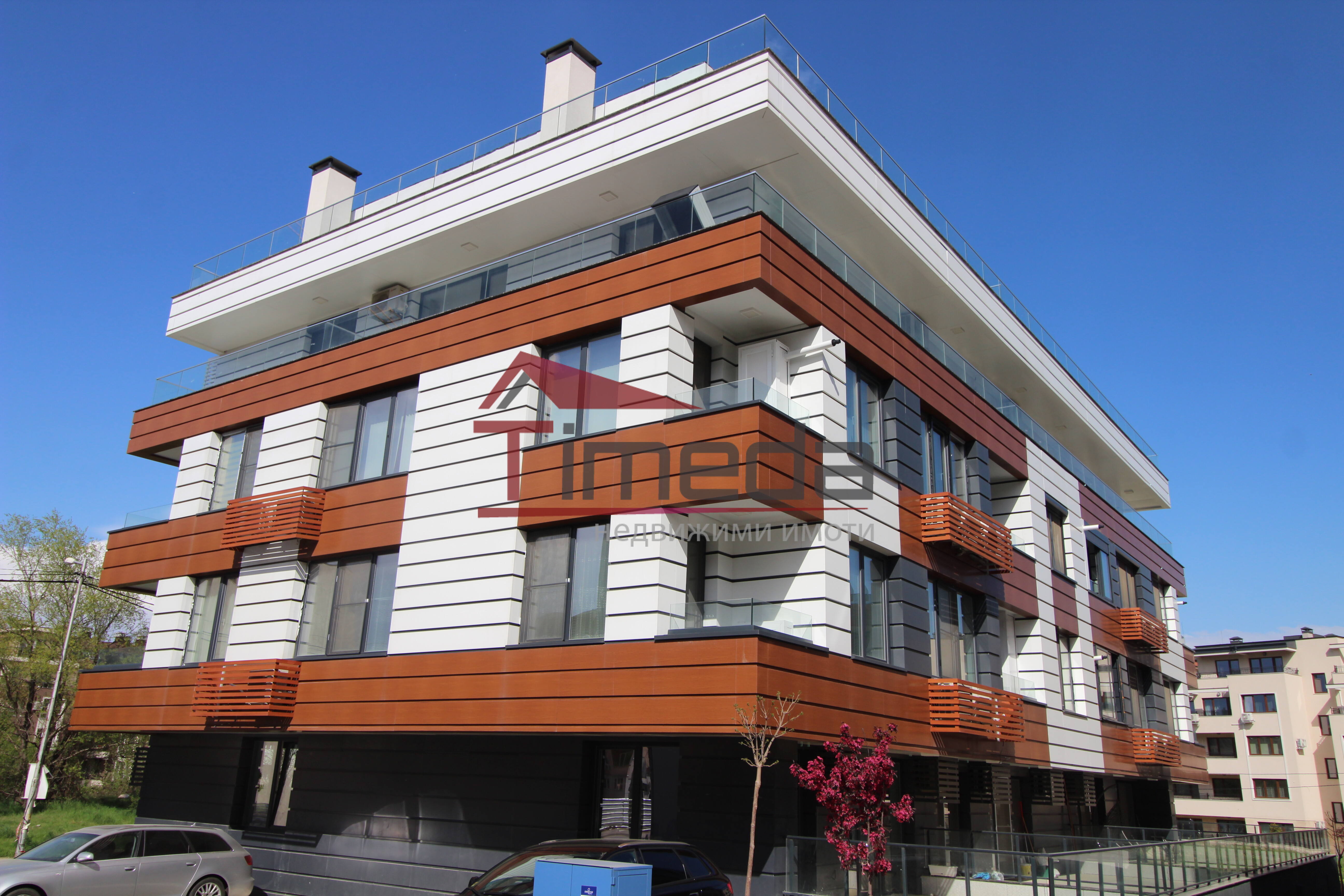 Продава 3-стаен апартамент
