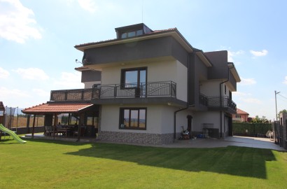 Продава Къща, с.Равно Поле